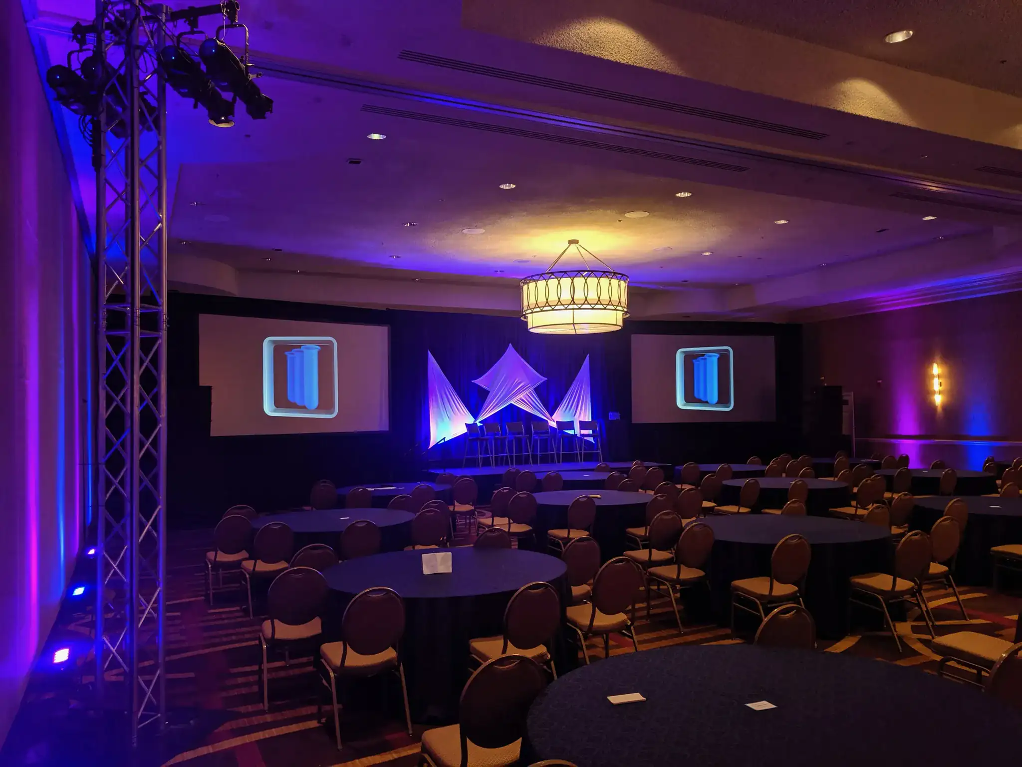 Brentwood corporate event with color uplighting
